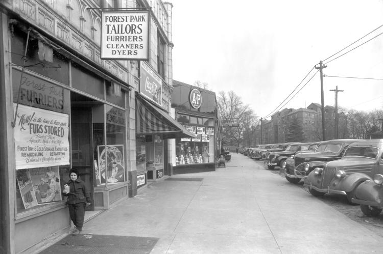 Metropolitan Avenue looking east from Audley Street in Kew Gardens, NY [1938]