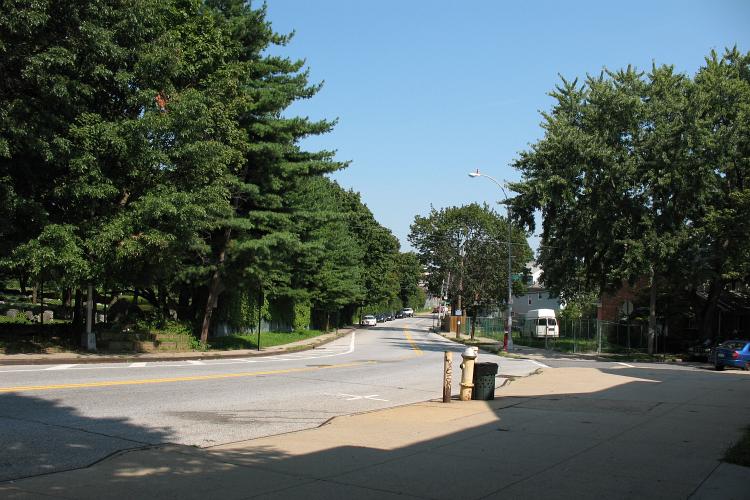 Kew Gardens Road looking past 126th Street toward Metropolitan Avenue in Jamaica (2007).