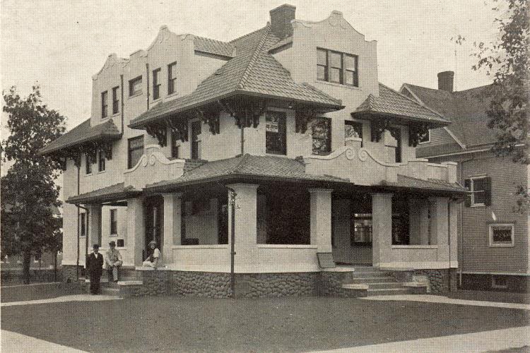 A house on Lefferts Boulevard at the corner of Abingdon Road in Kew Gardens, NY, now the site of the Shaare Tova Synagogue.
