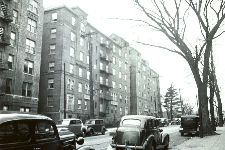 Metropolitan Avenue looking west to 118th Street c. 1941.