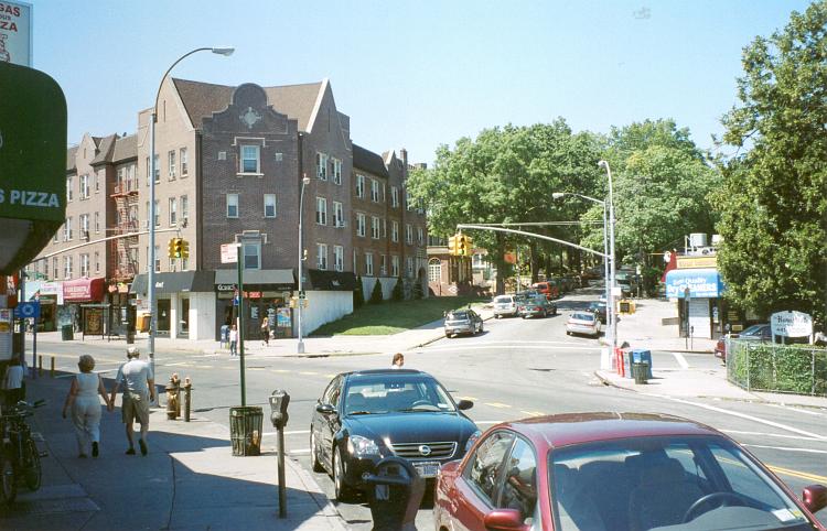 Looking south on Lefferts Boulevard toward Grenfell Street and 83rd Avenue in Kew Gardens, NY.