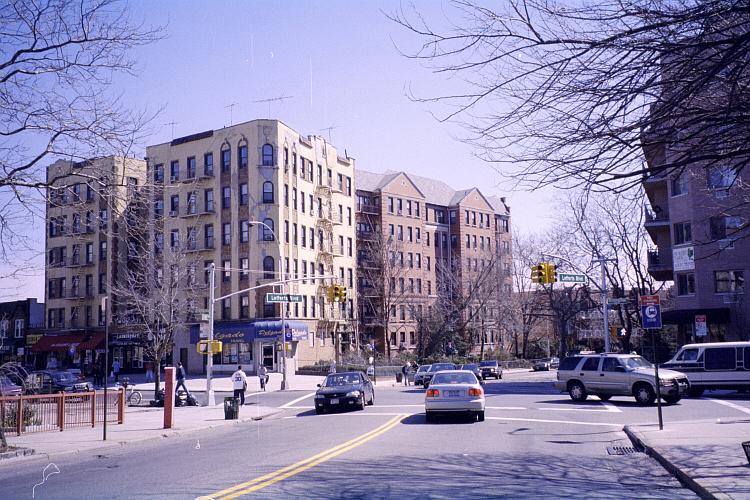 Lefferts Boulevard looking south past Metropolitan Avenue in Kew Gardens, NY.  The apartment building on the far left corner is the Barcelona.  Behind it is the Lefferts House.