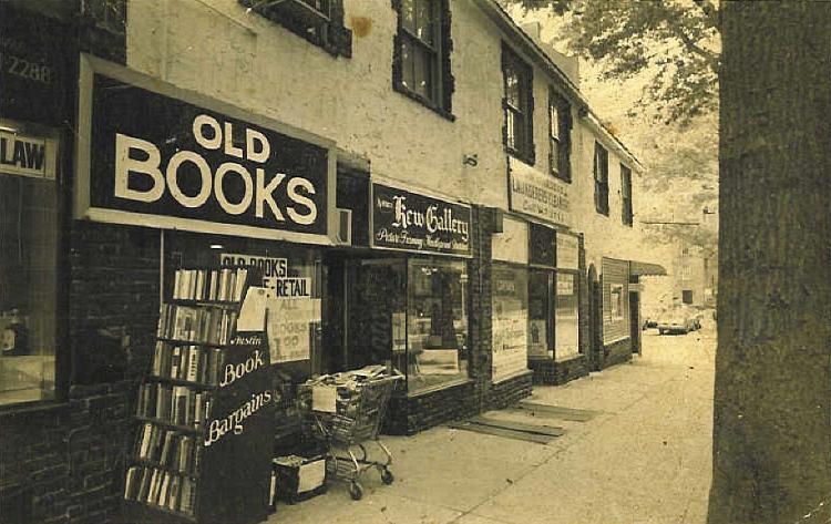 The site of the old Austin Book Shop on Austin Street west of Lefferts Boulevard in Kew Gardens, NY.