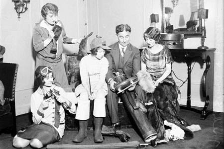 Fred Stone and family (1928).