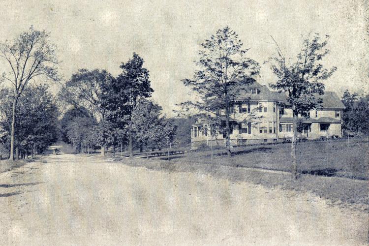 Metropolitan Avenue west of Willow (Brevoort) Street, looking toward Lefferts Avenue (Boulevard) in today's Kew Gardens, NY, c. 1900.