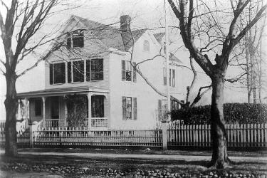 The home of Jacob Riis on Beech (120th) Street, Richmond Hill, NY.