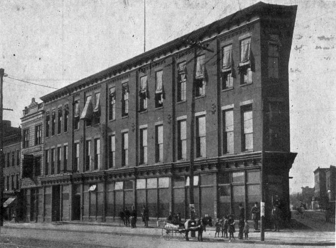 The Hackett Building at Jackson and 49th Avenues in Long Island City served as Queens' first Borough Hall from 1898 to 1916.