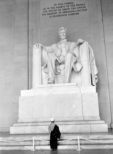 The Lincoln Memorial Statue in Washington, D.C. designed by Daniel Chester French and sculpted by Attilio and Furio Piccirilli.  [<em>Library of Congress, Prints and Photographs Division, Theodor Horydczak Collection.</em>]
